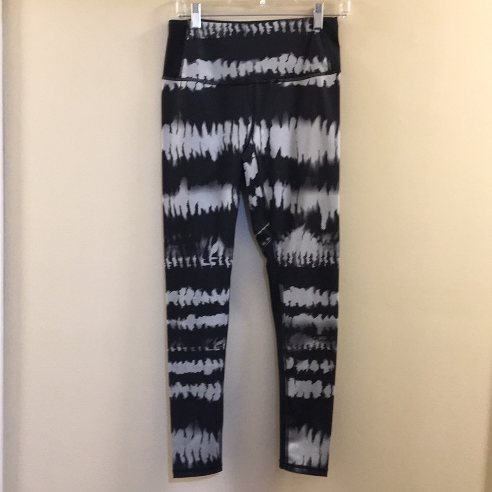 lucy Studio Hatha Black and White Tie-Dye Leggings ah. - Picture 4 of 11